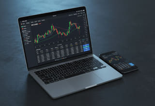 Supervisa la actividad: revisa el historial de trading y la actividad de la cuenta